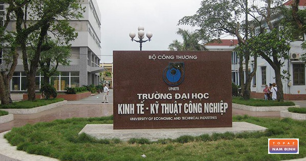 Biển hiệu đại học Kinh tế Kỹ thuật Công nghiệp Nam Định 