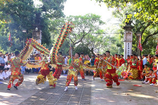 Hình ảnh múa rồng tại đền Trần Nam Định 