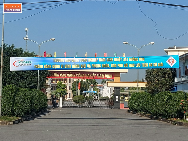 Khuon viên trường Cao đẳng Công nghiệp Nam Định rộng và thoáng mát 