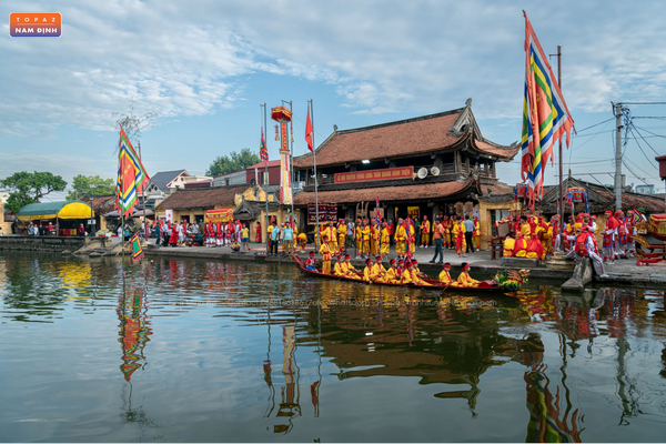 Lễ hội đua thuyền ở chùa Keo Hành Thiện
