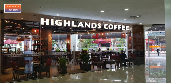 Highlands Coffee Nam Định được giới trẻ yêu thích 