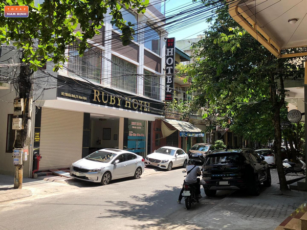 Ruby Hotel Nam Định có chỗ để ô tô cho khách hàng lưu trú tại khách sạn