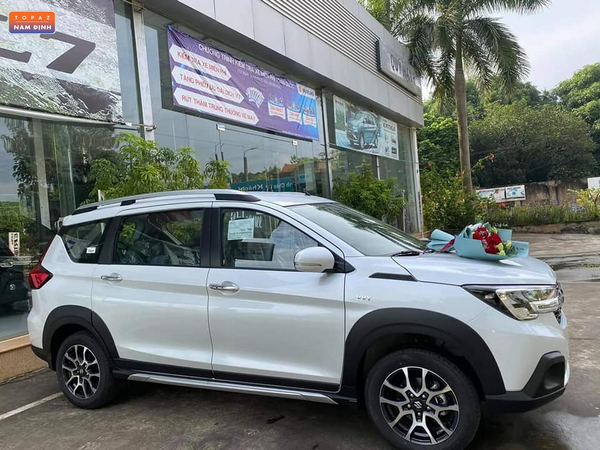 Cửa hàng Suzuki Nam Định đang kinh doanh các dòng xe ô tô du lịch và xe thương mại của hãng xe Suzuki