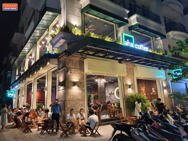Hình ảnh Aha Cafe Nam Định lung linh vào buổi tối 