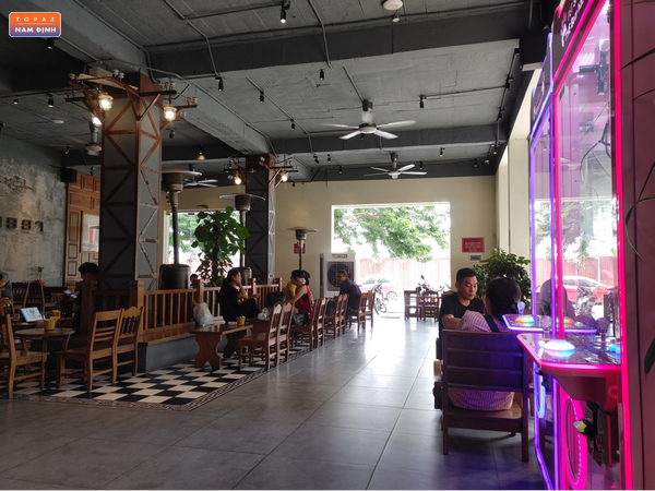 Không gian bên trong quán Aha Cafe Nam Định 
