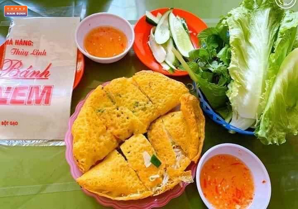 Một suất ăn full topping tại quán bánh Xèo, Chè Huế - Trần Hưng Đạo