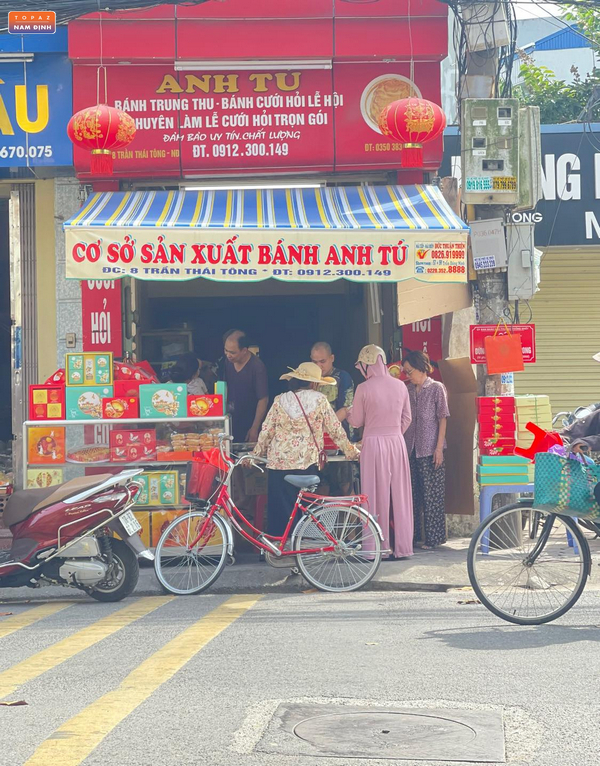 Bánh Trung Thu Anh Tú Nam Định thường xuyên đông khách vào dịp lễ 