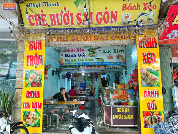 Quán bánh xèo, chè Sài Gòn với đa dạng các món ăn vặt 