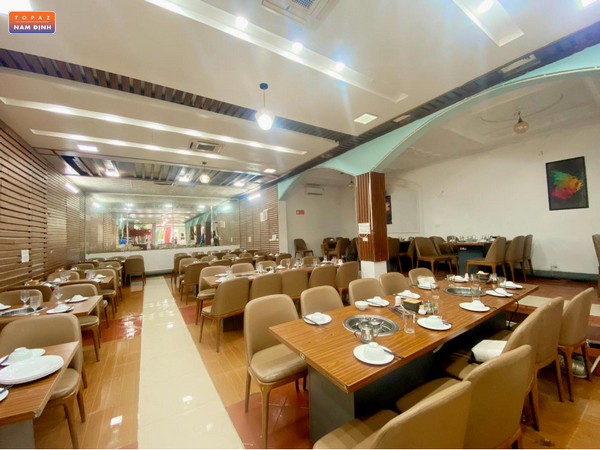 Không gian rộng rãi và sạch sẽ tại quán buffet King Seafood 