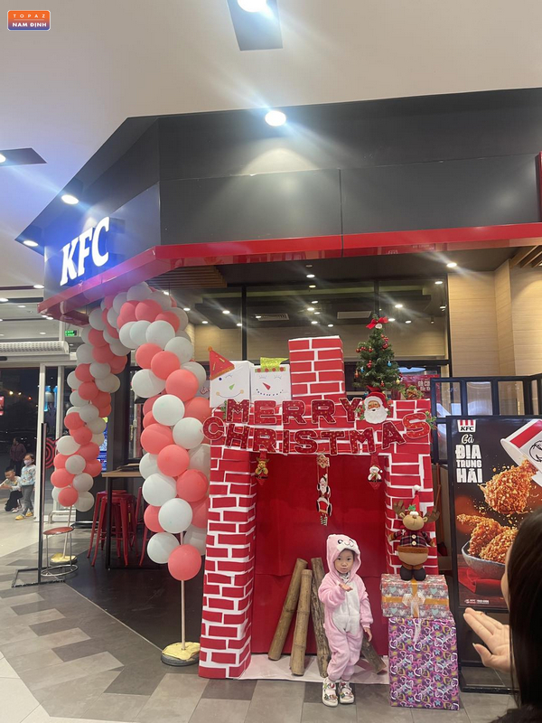 KFC Nam Định thường xuyên đông khách vào ngày cuối tuần 