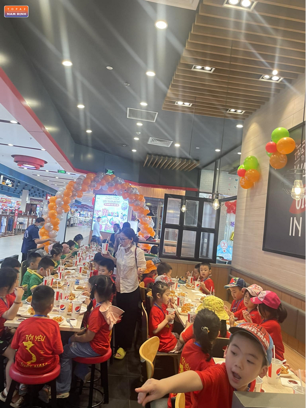 Cửa hàng KFC Nam Định cung cấp dịch vụ tổ chức sinh nhật cho khách hàng 