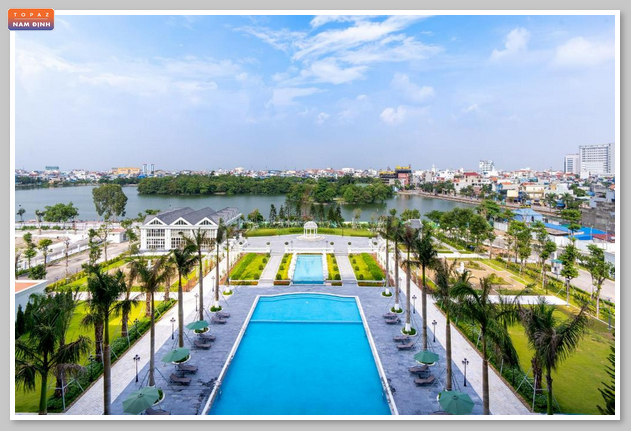 Bể bơi ngoài trời tại khách sạn Nam Cường Nam Định là tiện ích nhiều du khách yêu thích 