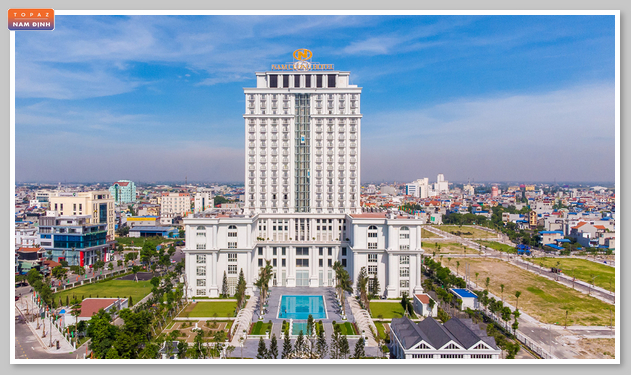 Toàn cảnh khách sạn Nam Cường Nam Định đẹp như lâu đài thu nhỏ giữa lòng thành phố