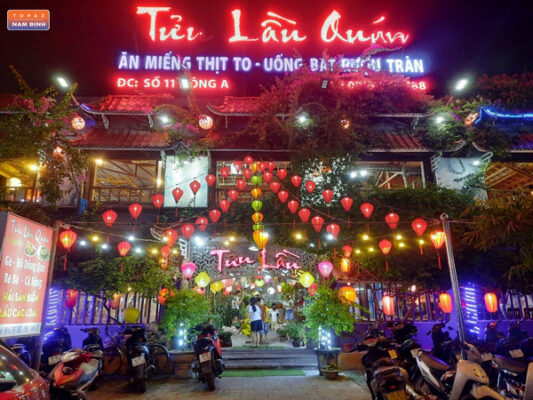 Không gian bên ngoài Tửu Lầu Quán