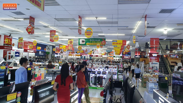 Không khí tại Media Mart Nam Định ngày tri ân khách hàng 