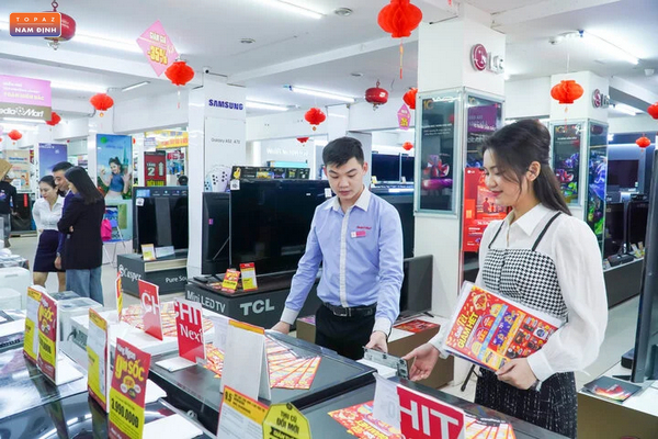 Nhân viên tại Media Mart Nam Định nhiệt tình và chuyên nghiệp