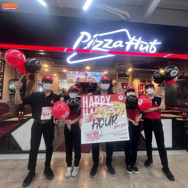 Nhân viên tại Pizza Hut Nam Định nhiệt tình và chuyên nghiệp