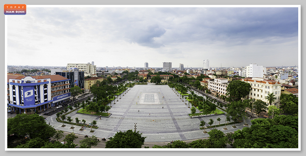 Toàn cảnh quảng trường Hòa Bình Nam Định nhìn từ xa