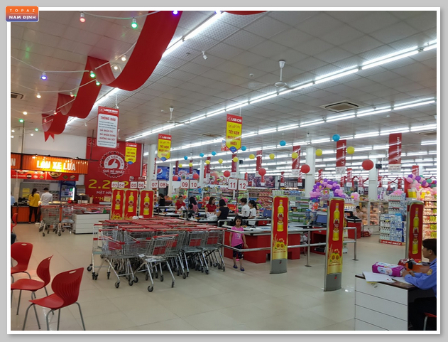 Không gian mua sắm tại siêu thị Lanchi Giao Thủy mang đến cho khách hàng cảm giác thoải mái và tiện lợi 