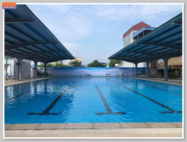 Bể bơi Hoàng Vân có khuôn viên rộng lớn