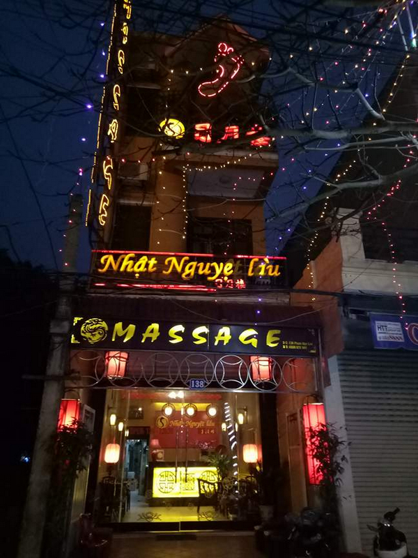 Không gian quán Nhật Nguyệt Lầu Massage